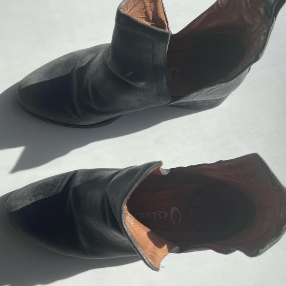 Jeffrey Campbell Oriley Bootie. Women's Size 7. - Picture 4 of 7